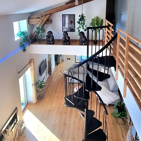 ! New Prestige Loft Climatise Terrasse Jacuzzi !