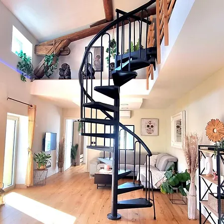 דירה ! New Prestige Loft Climatise Terrasse Jacuzzi !